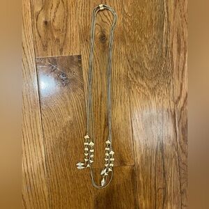 Elegant Gold Necklace with Leaf Accents